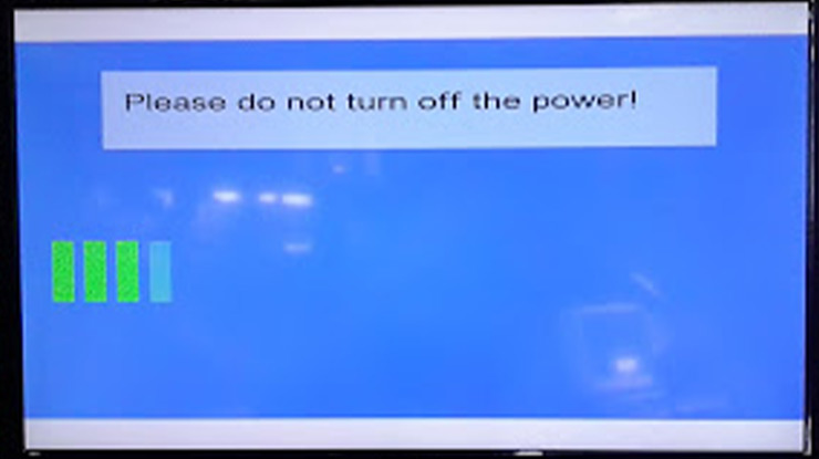 Jika pada layar TV sudah menunjukan proses reset atau install firmware lepaskan tombol power yang tadi ditekan. Tunggu beberapa saat hingga proses reset selesai. 1