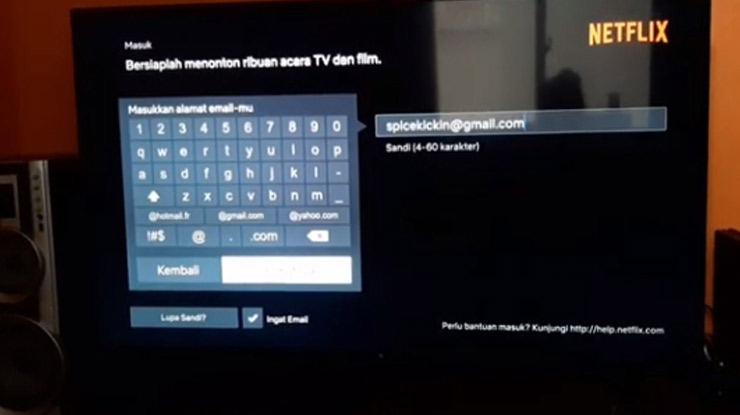 Masuk ke aplikasi Netflix di smartphone dan TV dengan akun yang sama