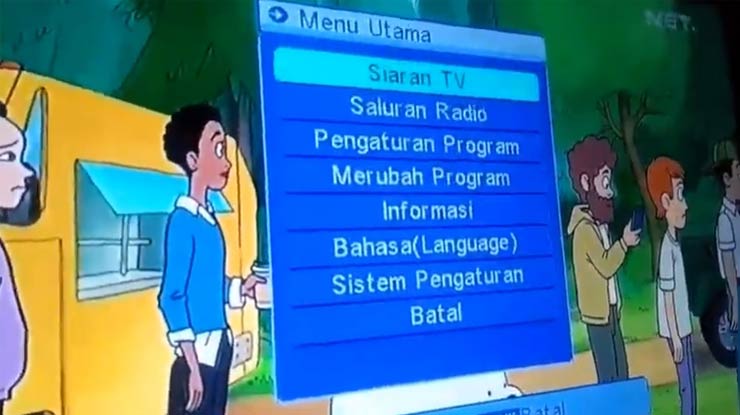 Tekan tombol Menu di remot