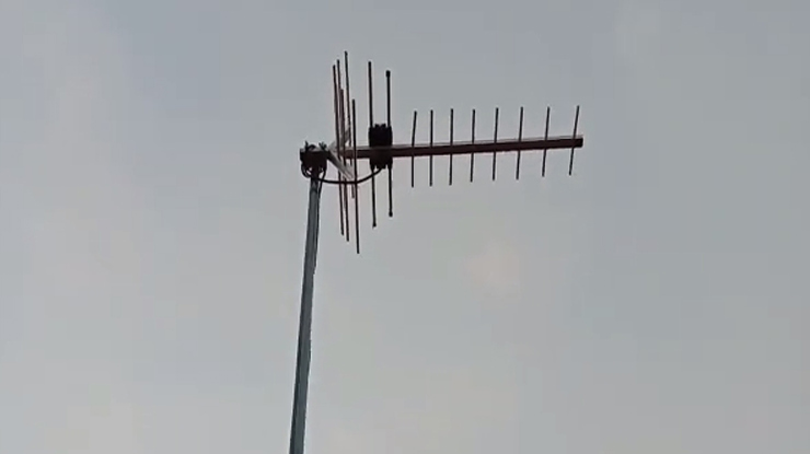 pasang antena diluar ruangan